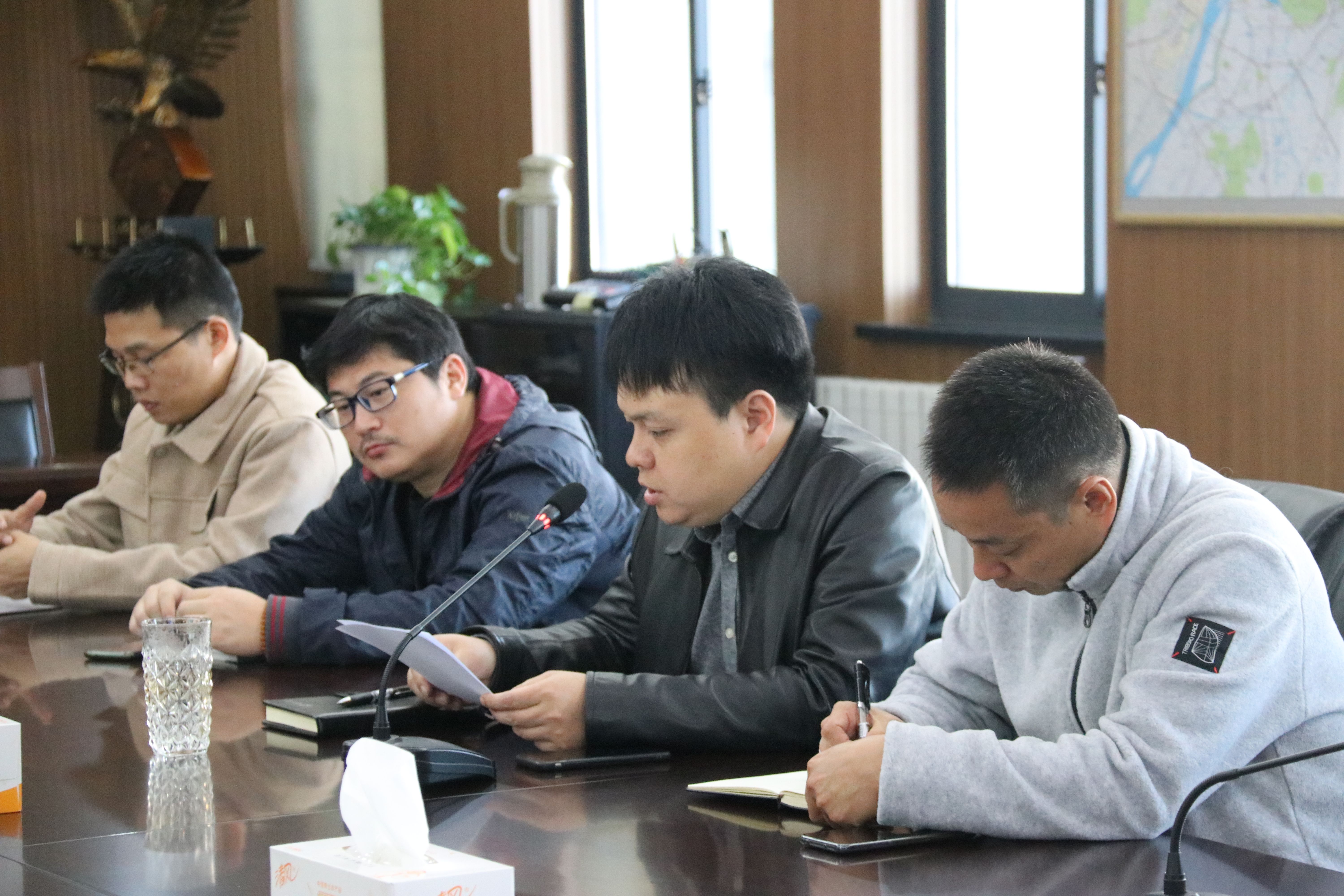 1396me皇家世界集团约请《新江北报》编辑指导新闻宣传事情