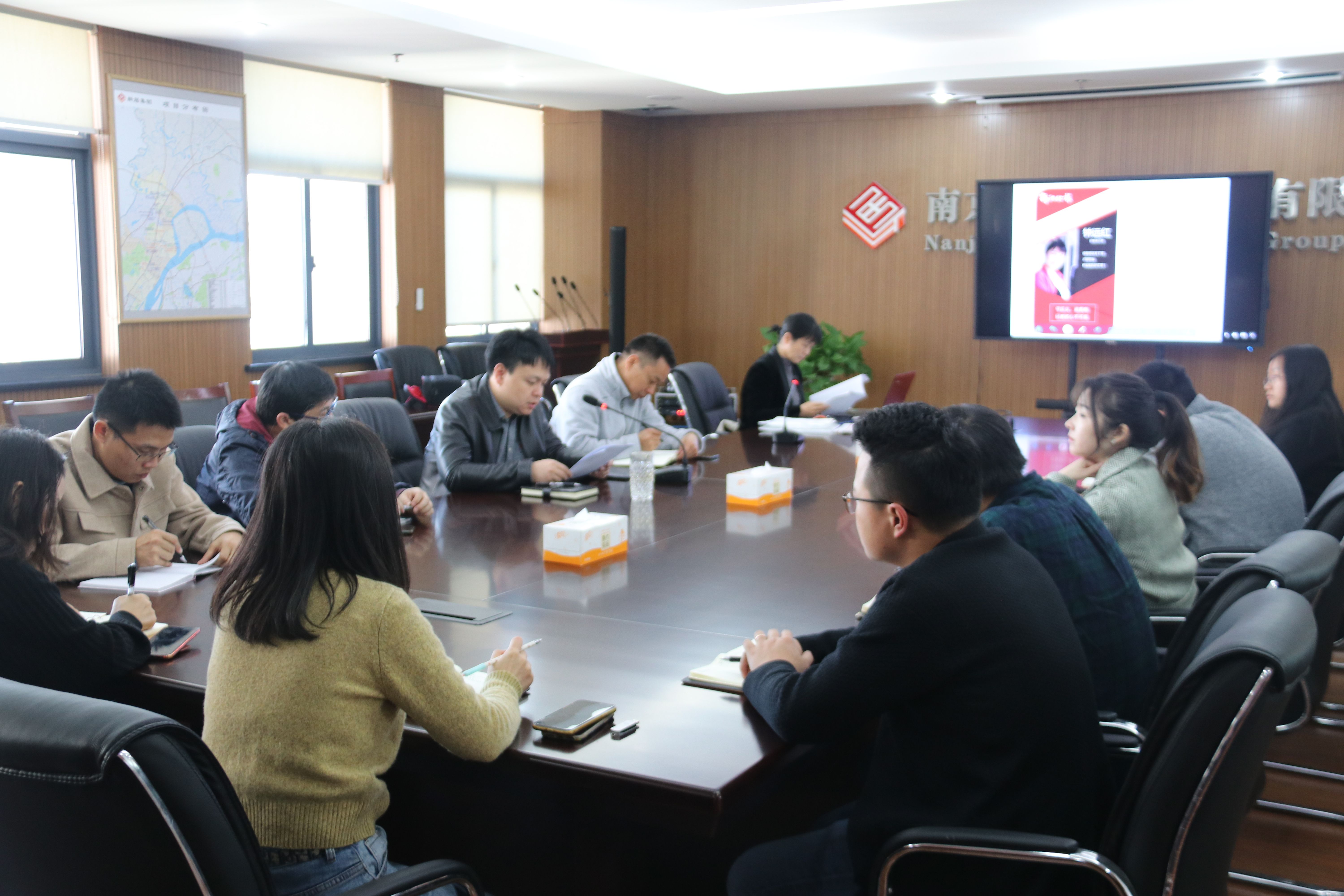 1396me皇家世界集团约请《新江北报》编辑指导新闻宣传事情