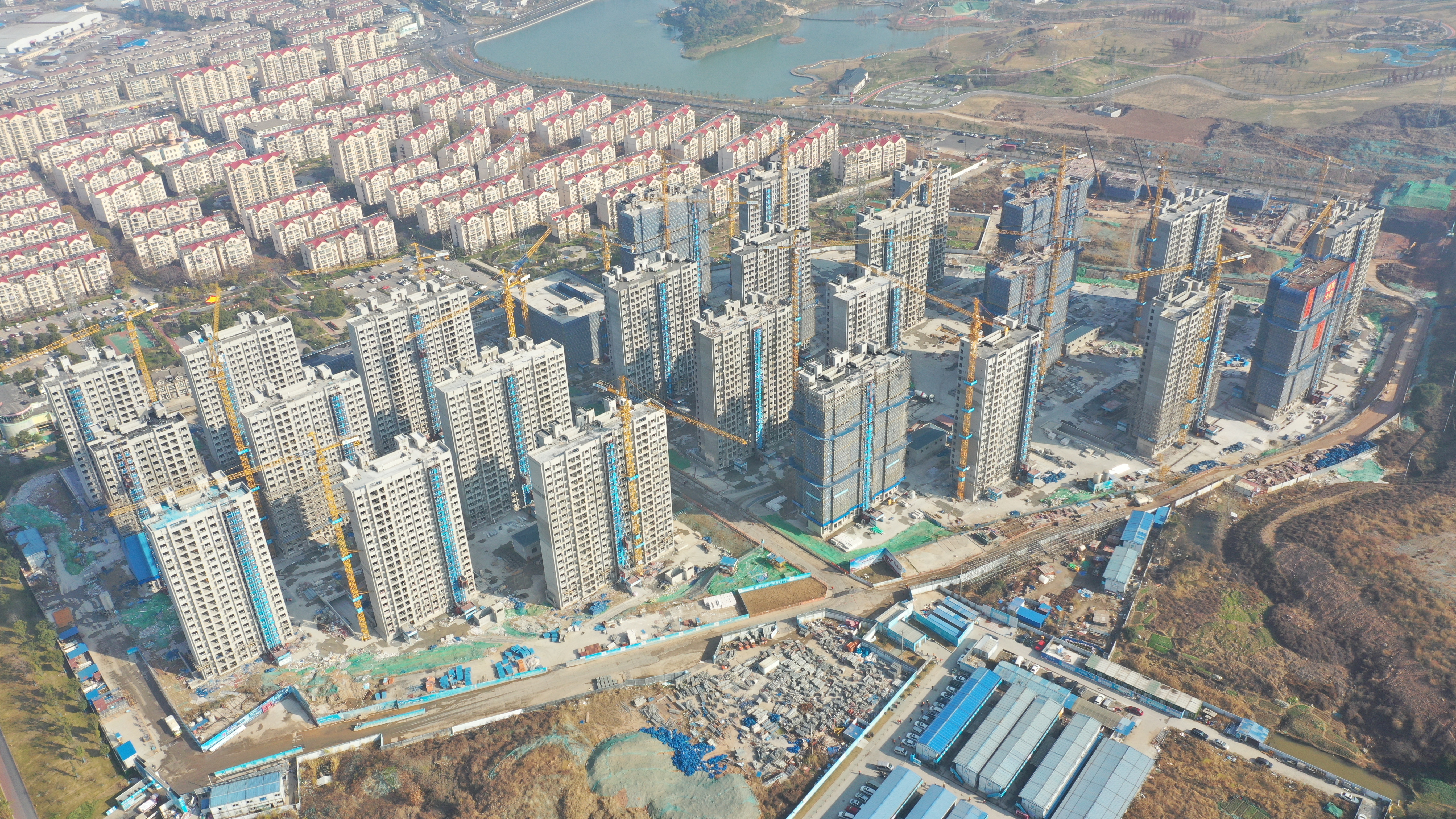 盘城2号地块经济适用房（拆迁安顿房）主楼主体结构封顶，明年完工！