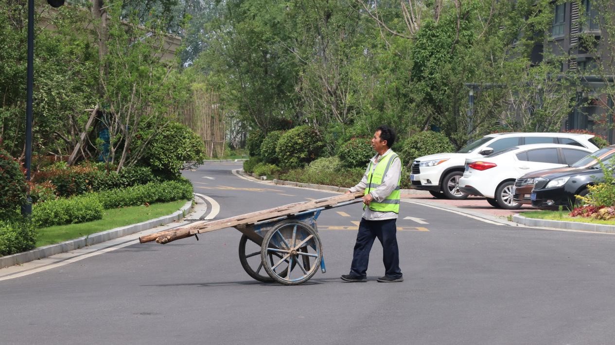 “生涯惬意，效劳知足” 葛塘西片区地块包管房交付回访业主这样说