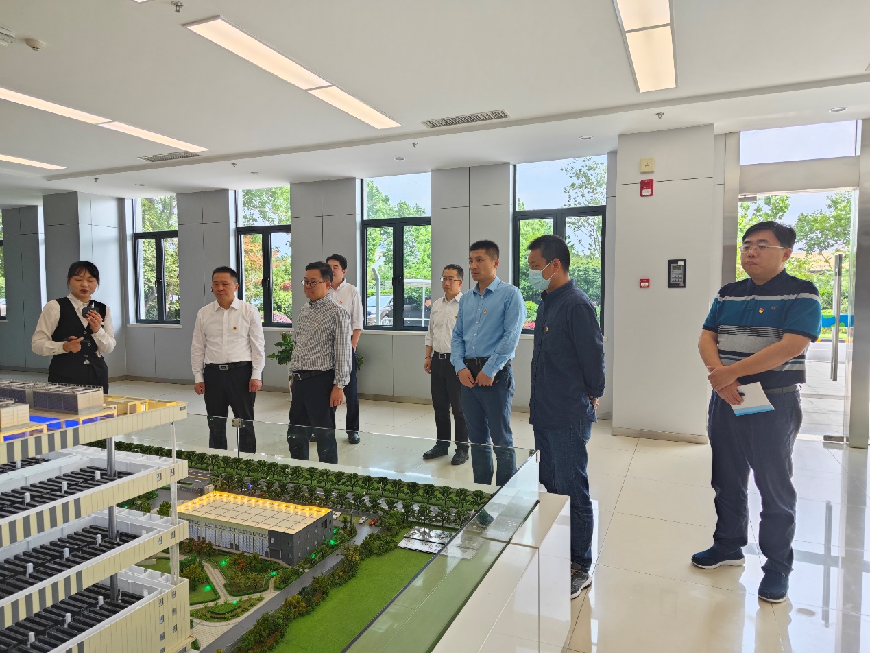 同谋立异生长  携手结对共建 ——1396me皇家世界集团中国移动举行相助签约仪式