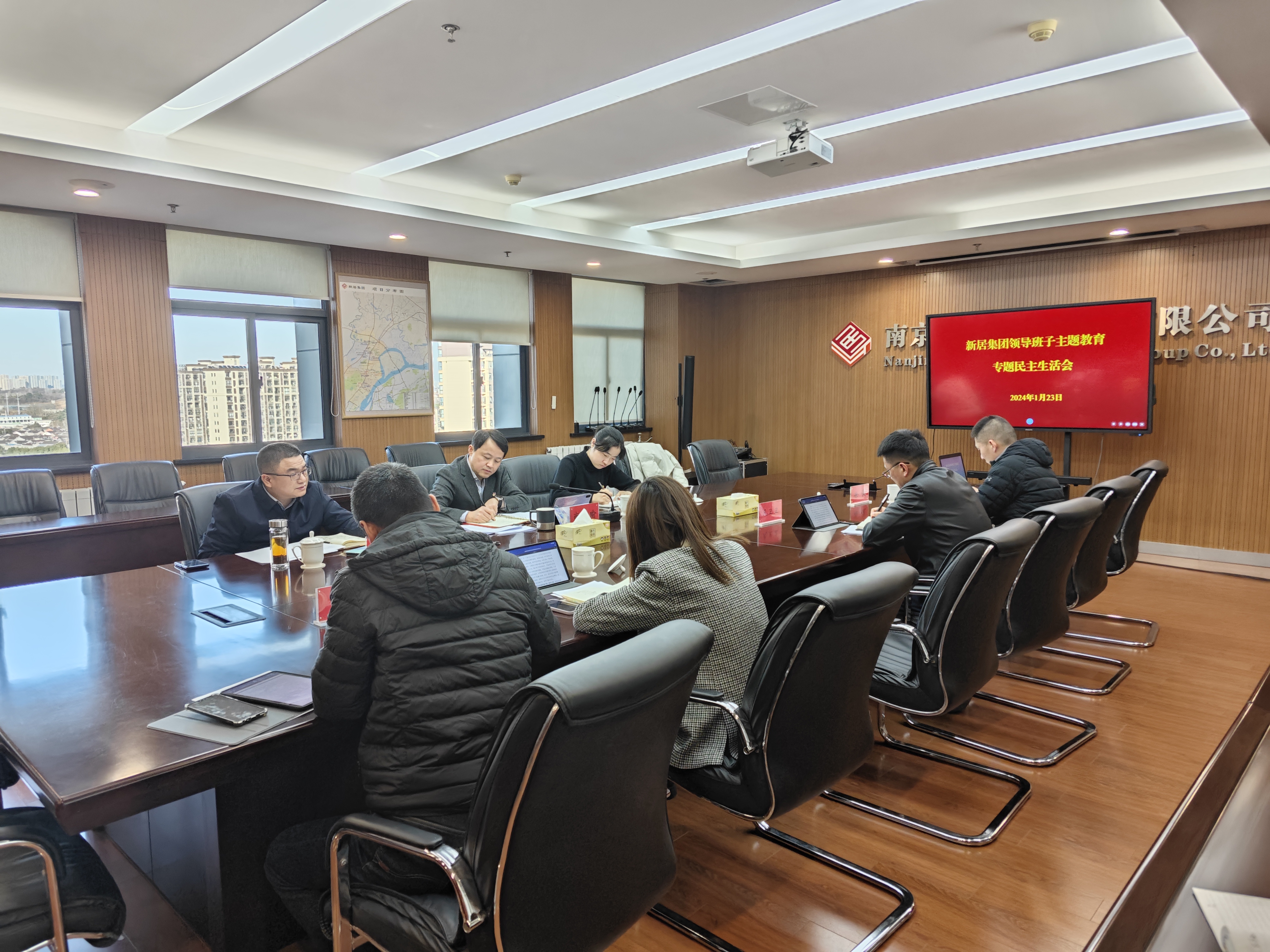 1396me皇家世界集团召开向导干部主题教育专题民主生涯会